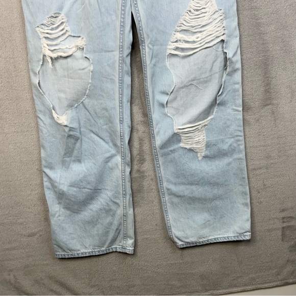 Hollister Ultra High-Rise Distressed Dad Jean Vintage Stretch. Size 7R. (NWT). - Picture 3 of 9